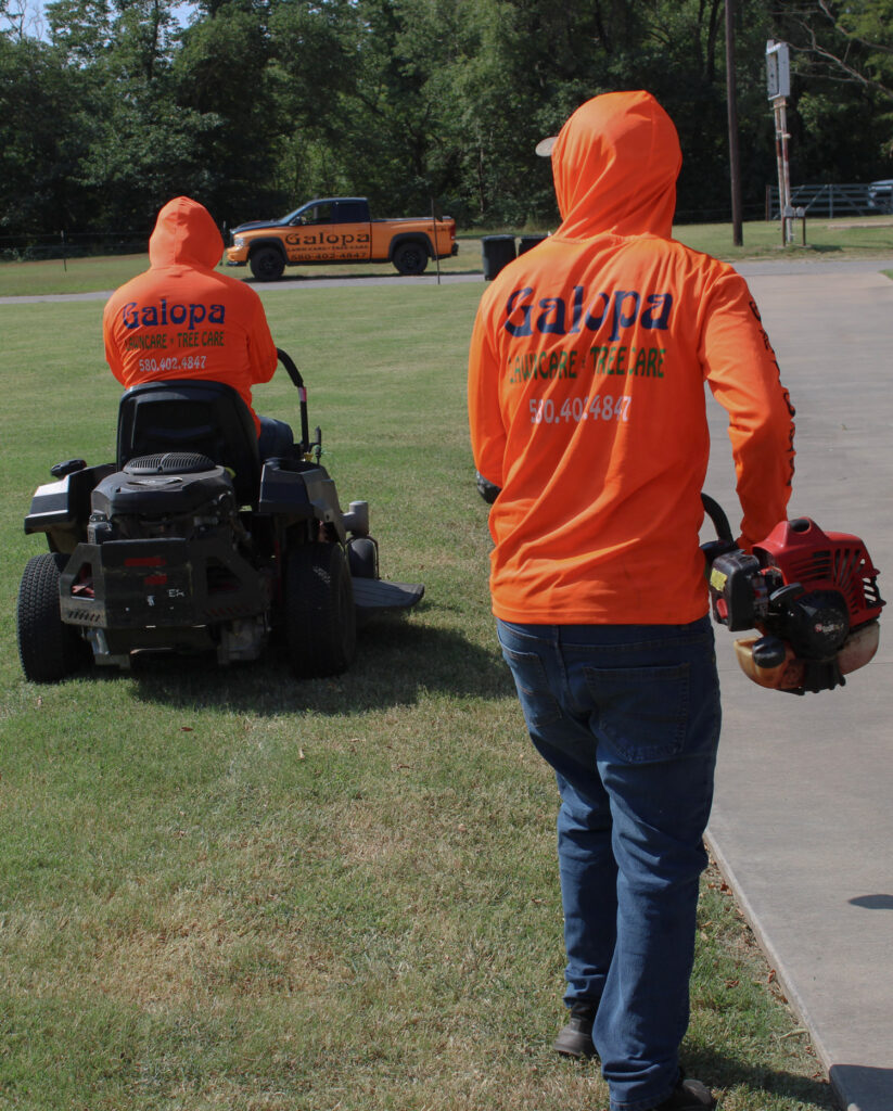 Galopa services lawn mowing and weed eating crew in Enid, OK